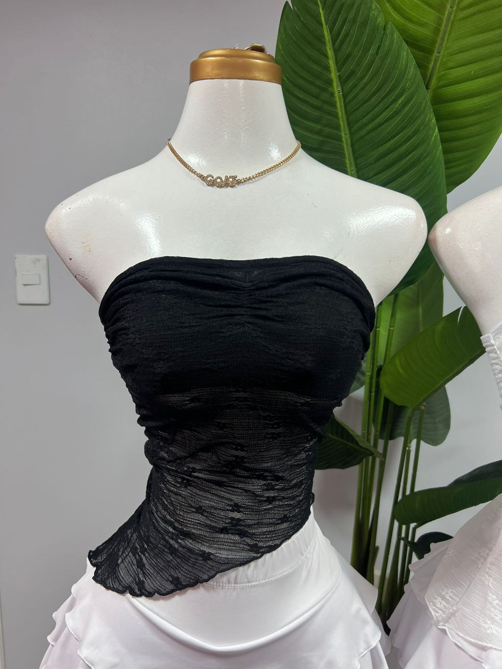 Top asimétrico con encaje