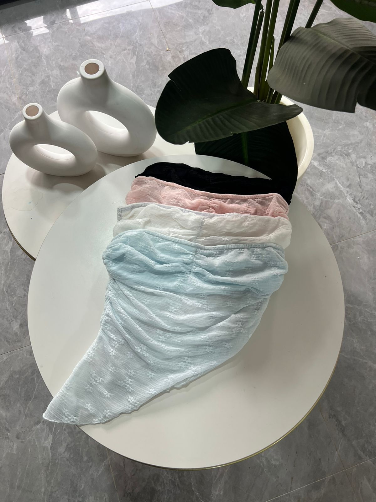 Top asimétrico con encaje